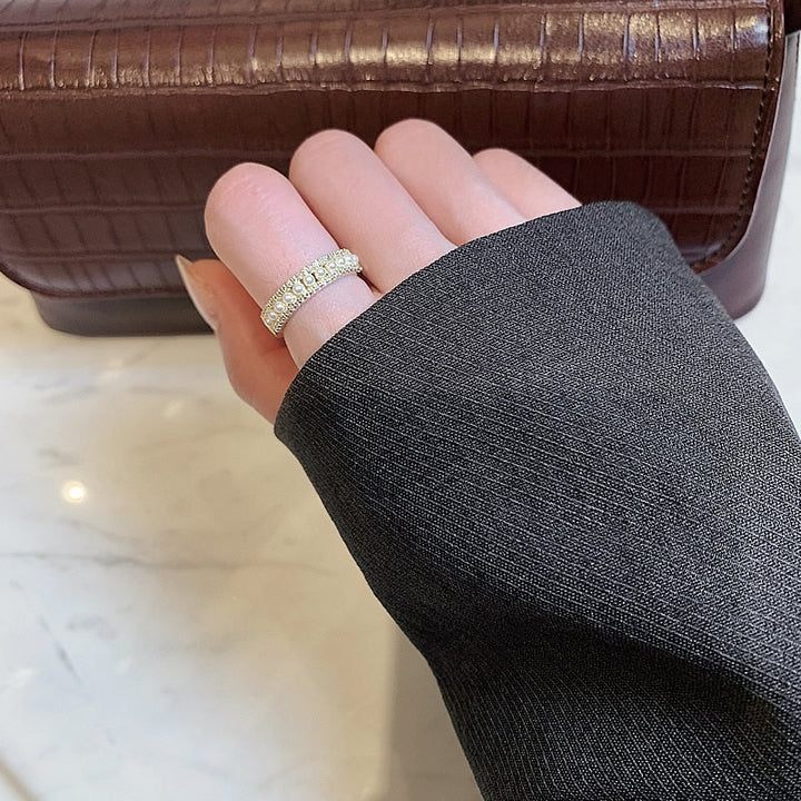 Luxury gold and pearl ring