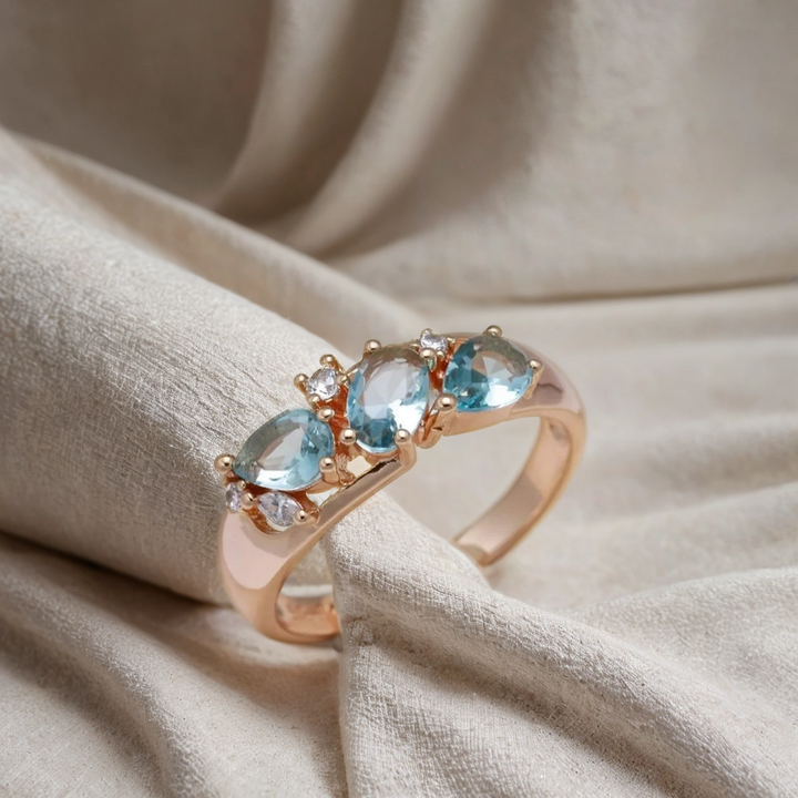 Elegant Blue Vintage Zirconia Ring in Gold
