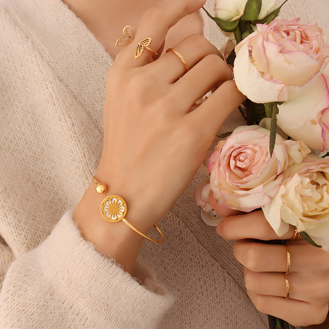 Floral Elegance Gold bracelet