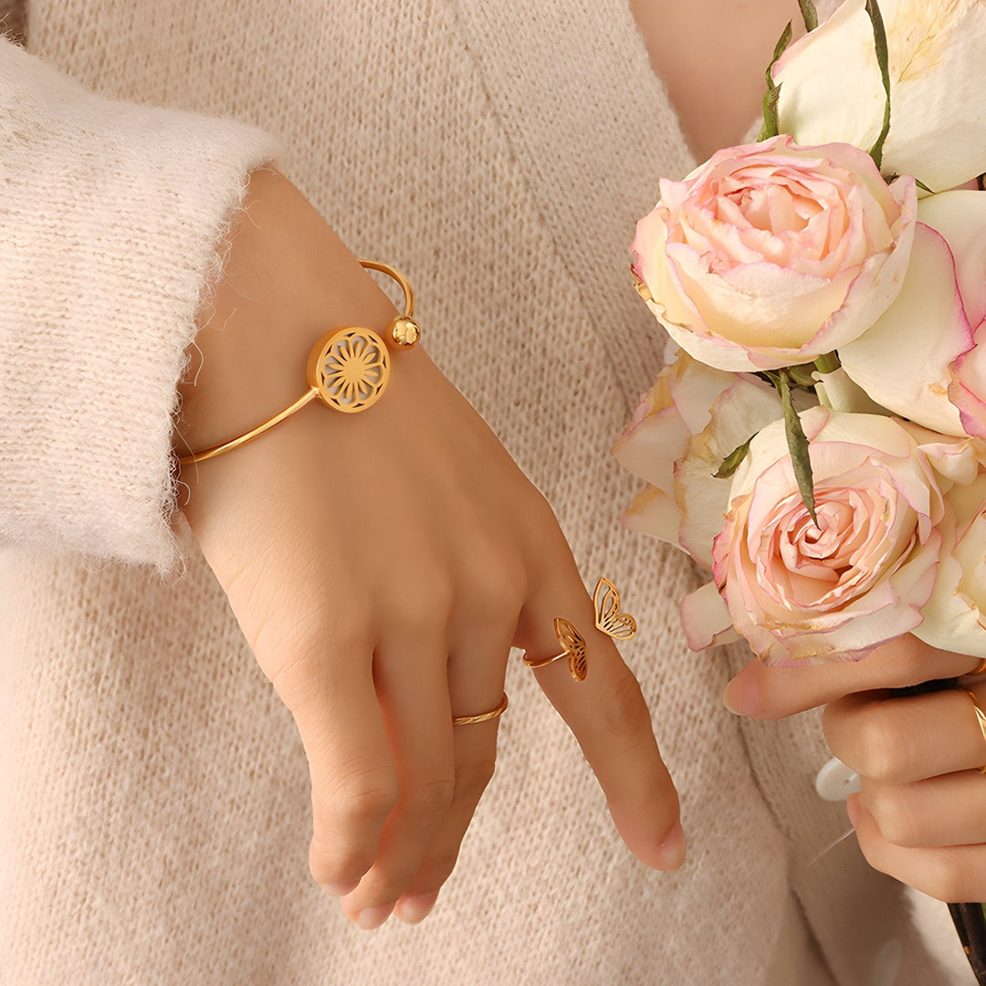 Floral Elegance Gold bracelet