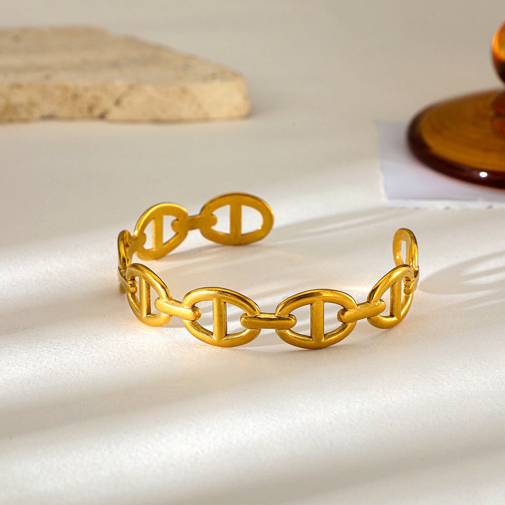 Golden Bracelet with Oval Links