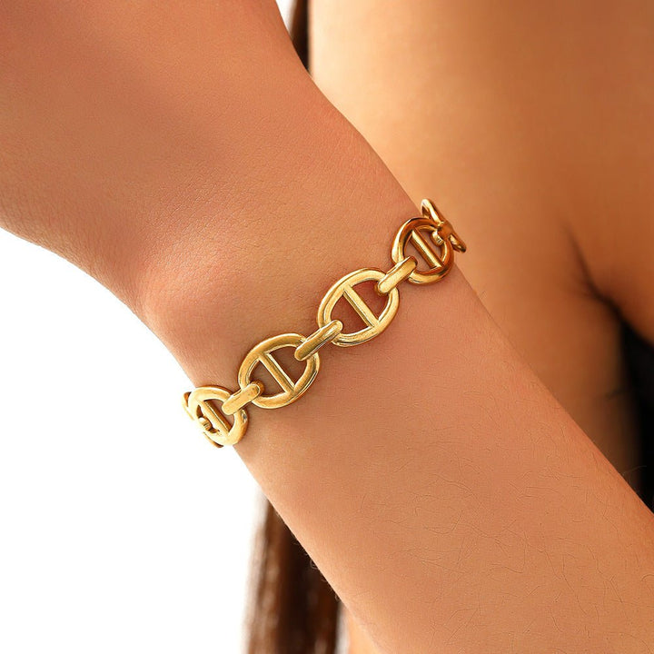 Golden Bracelet with Oval Links