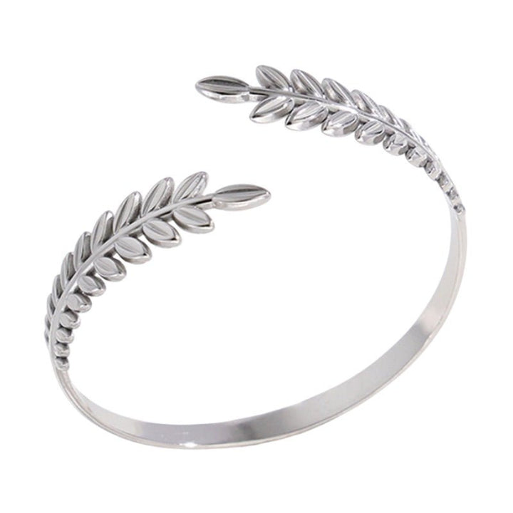 Leaf design bracelet