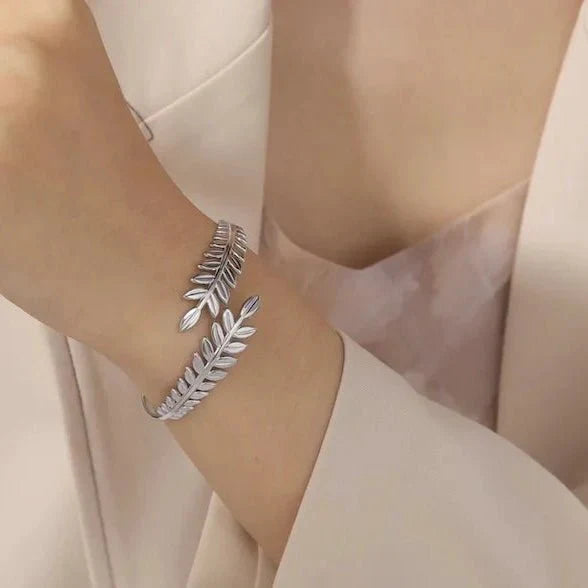 Leaf design bracelet