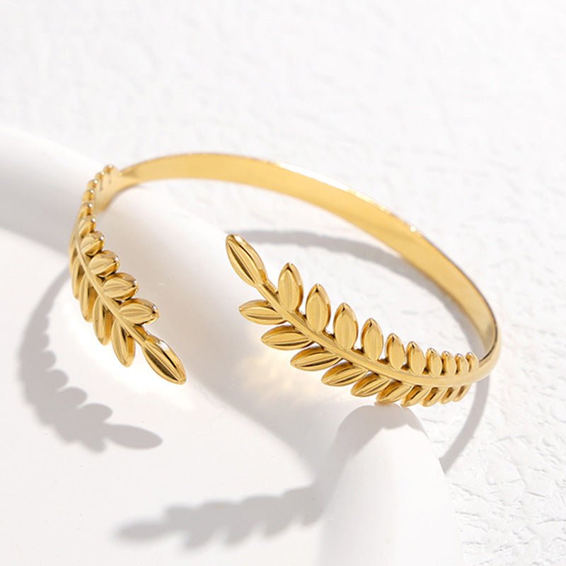 Leaf design bracelet
