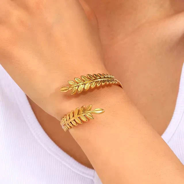 Leaf design bracelet