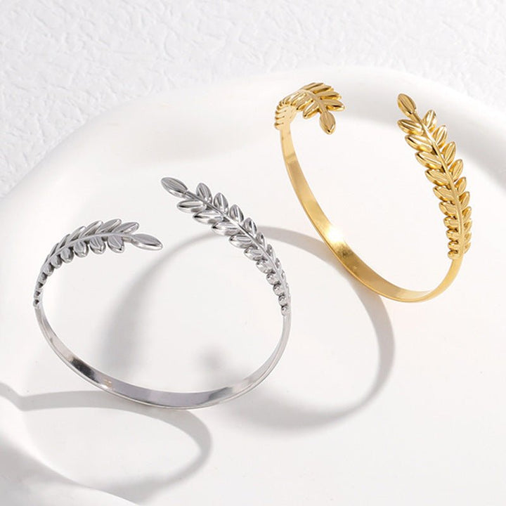 Leaf design bracelet