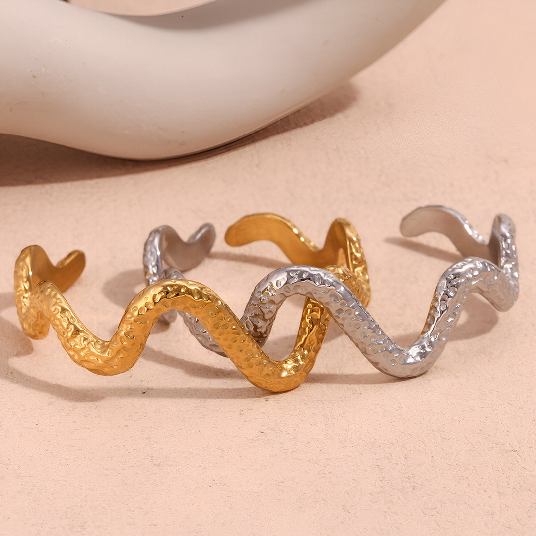 Subtle curve Bracelet