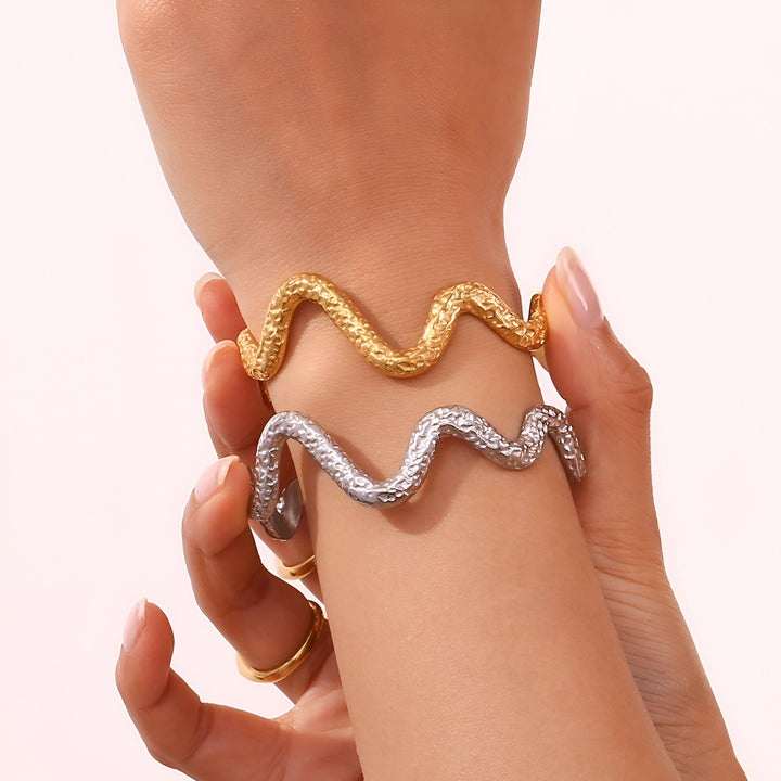 Subtle curve Bracelet