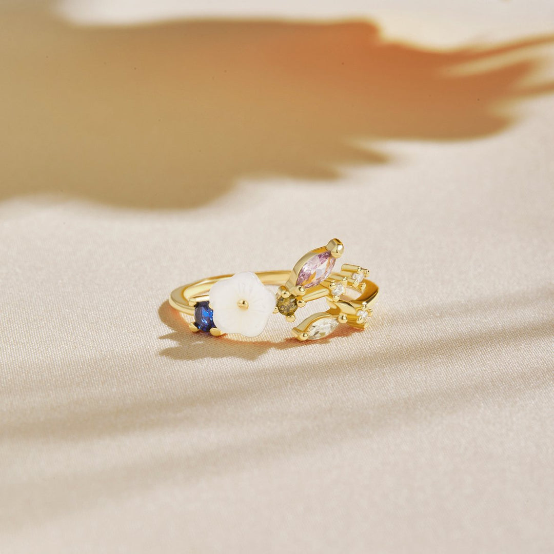 White Flower Gold Blossom Rings