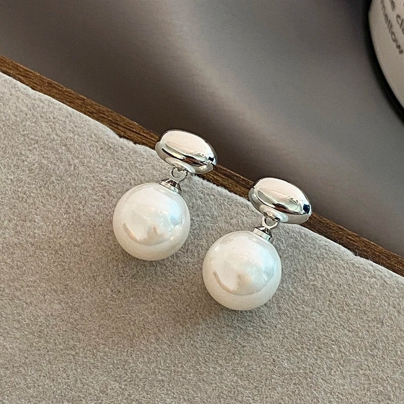 Elegance Falling Pearl Earrings