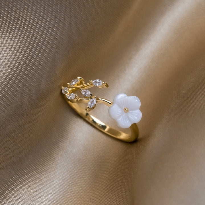 Summer White Blossom Ring