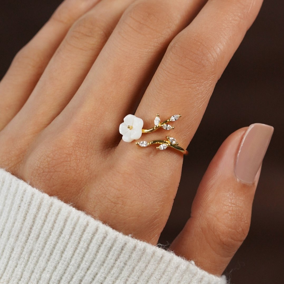 Summer White Blossom Ring